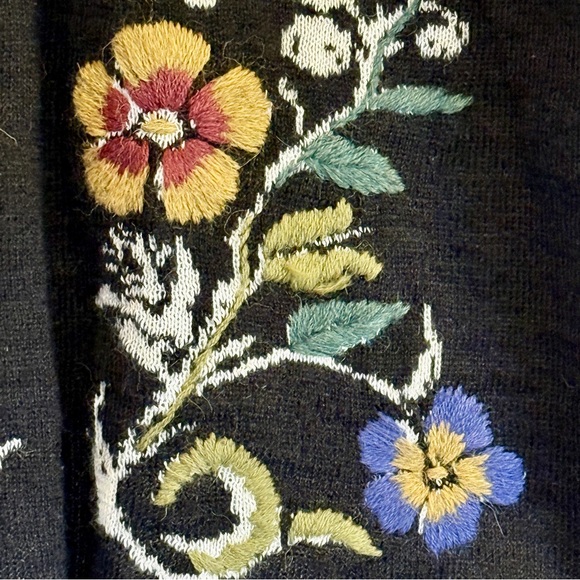 Simply Nature Design Embroidered Hanna Sweater - Picture 10 of 16